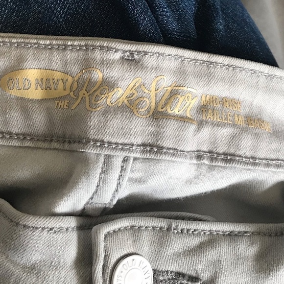 Old Navy Rockstar Mid Rise Skinny Jeans - Picture 7 of 10
